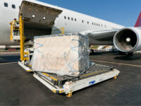 Keunggulan Kirim Paket ke Luar Negeri Via Udara Penting Untuk Bisnis