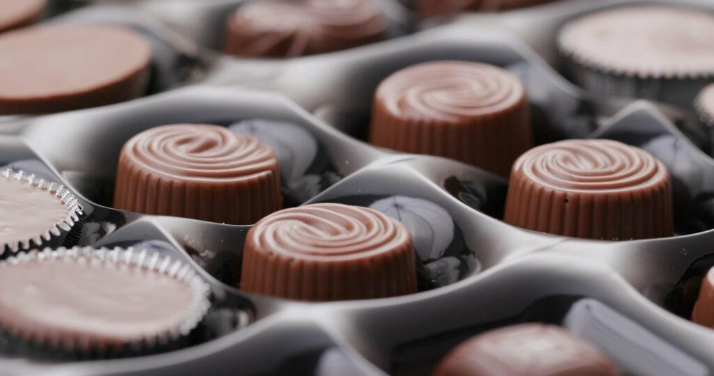 Memastikan Coklat Berada Dalam Keadaan Dingin Sebelum Dikirim